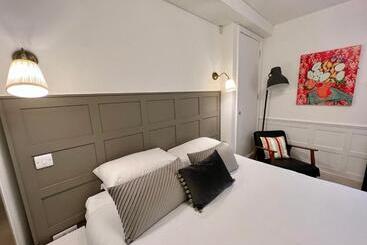 تختخواب و صبحانه Ferndale Mews