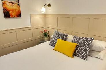 تختخواب و صبحانه Ferndale Mews