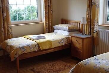تختخواب و صبحانه Kilcreeny Lodge