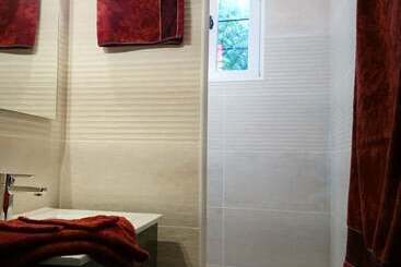 تختخواب و صبحانه Le Clos Chez Michel