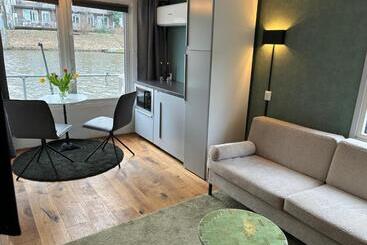 تختخواب و صبحانه Luxury Studio On Robs Houseboat Special For Couples