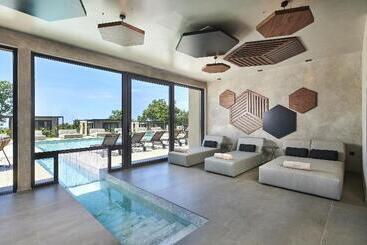 تختخواب و صبحانه San Servolo Wellness Resort Adults Only