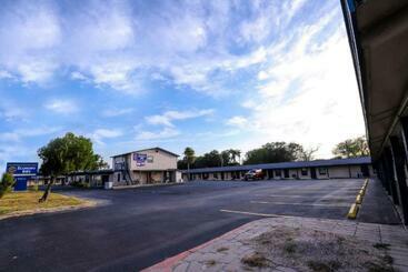 هتل Economy Inn Kingsville