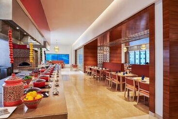 هتل Hilton Garden Inn Lucknow