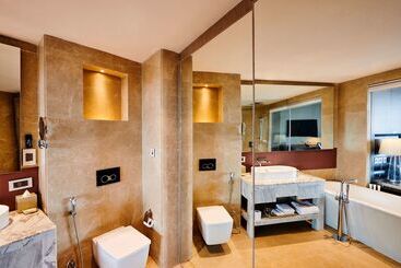 هتل Hilton Garden Inn Lucknow