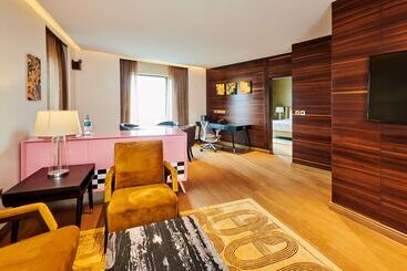هتل Hilton Garden Inn Lucknow
