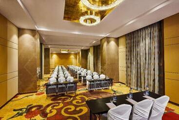 هتل Hilton Garden Inn Lucknow
