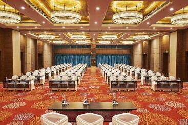 هتل Hilton Garden Inn Lucknow