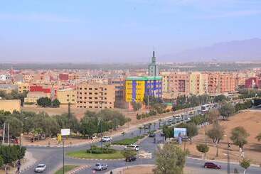 هتل Hôtel Hadaik Ain Asserdoune