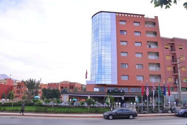 هتل Hôtel Hadaik Ain Asserdoune
