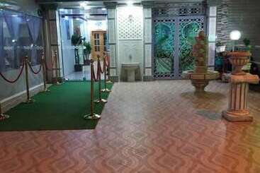 هتل Hôtel Hadaik Ain Asserdoune