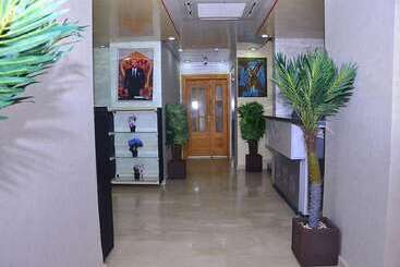 هتل Hôtel Hadaik Ain Asserdoune
