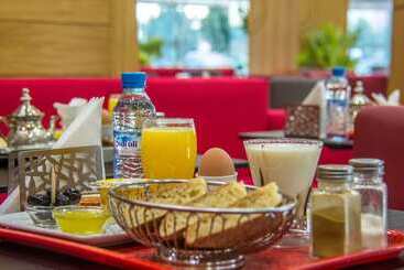 هتل Hôtel Hadaik Ain Asserdoune