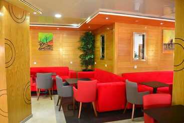 هتل Hôtel Hadaik Ain Asserdoune
