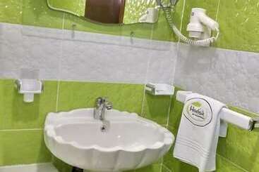 هتل Hôtel Hadaik Ain Asserdoune