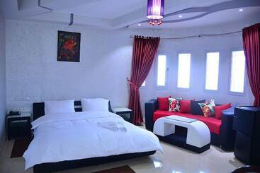 هتل Hôtel Hadaik Ain Asserdoune