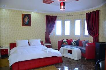 هتل Hôtel Hadaik Ain Asserdoune