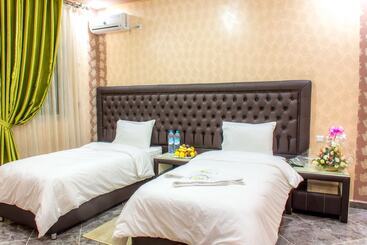 هتل Hôtel Hadaik Ain Asserdoune