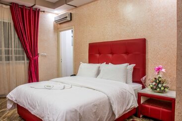 هتل Hôtel Hadaik Ain Asserdoune