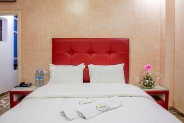 هتل Hôtel Hadaik Ain Asserdoune