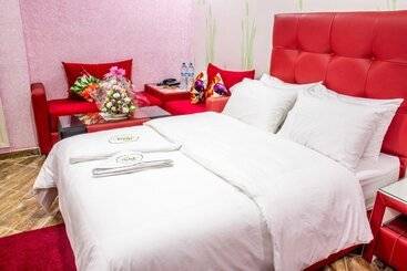 هتل Hôtel Hadaik Ain Asserdoune
