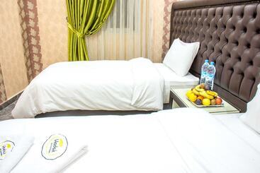 هتل Hôtel Hadaik Ain Asserdoune