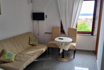 هتل Rooms Laura