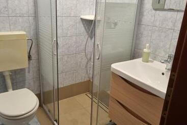 هتل Rooms Laura