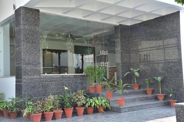 בית מלון כפרי New Anand Palace