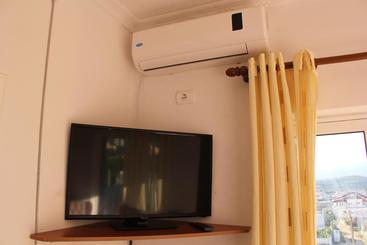 هتل Relax Apartments Ksamil