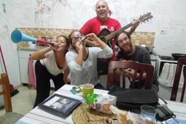 هتل Saranda Backpackers