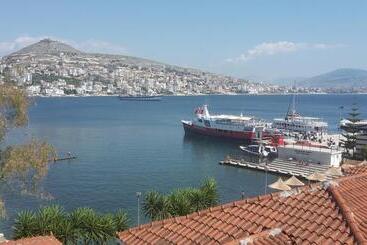 هتل Saranda Backpackers