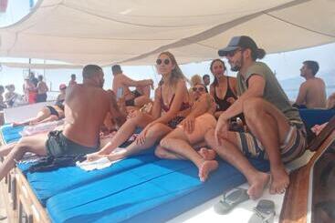 هتل Saranda Backpackers