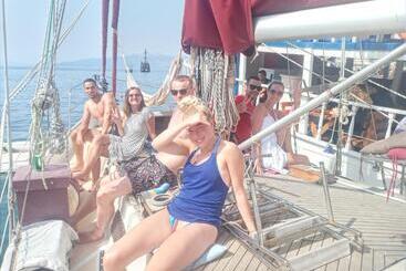 هتل Saranda Backpackers