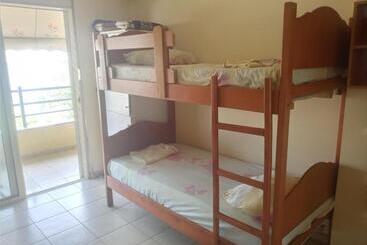 هتل Saranda Backpackers