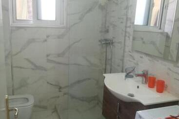 هتل Saranda Backpackers