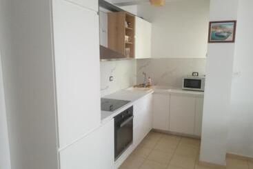 هتل Saranda Backpackers