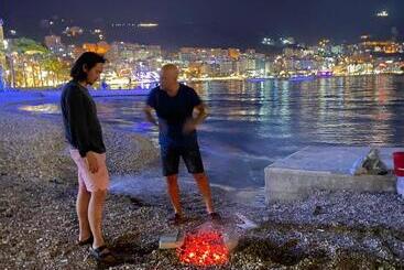 هتل Saranda Backpackers
