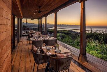 Sky Villa Boutique Hotel By Raw Africa Collection