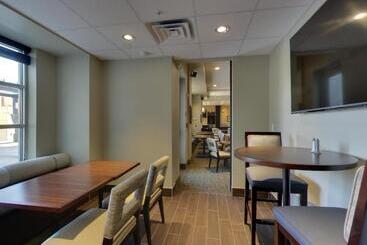 هتل Staybridge Suites Madison   Fitchburg By Ihg
