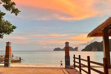 هتل U Rip Resort Phi Phi