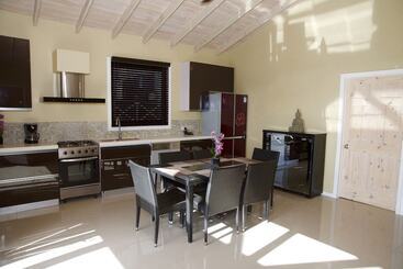 هتل Vine Cottages Adults Only