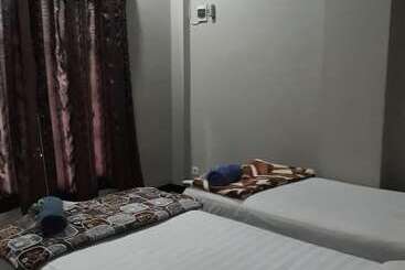 تختخواب و صبحانه Bonsai Surf Lodge   Hostel