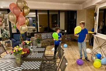 تختخواب و صبحانه Brater Luxury