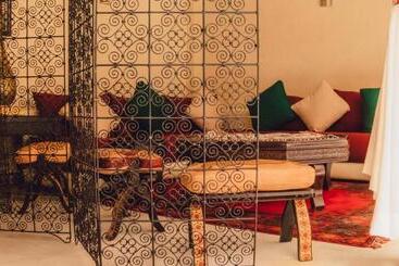 تختخواب و صبحانه Riad Golf Stinia