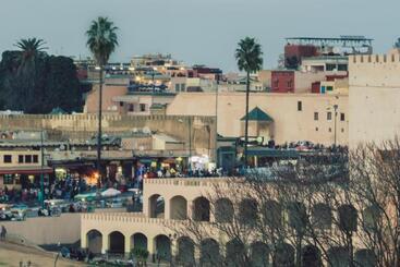 تختخواب و صبحانه Riad Golf Stinia