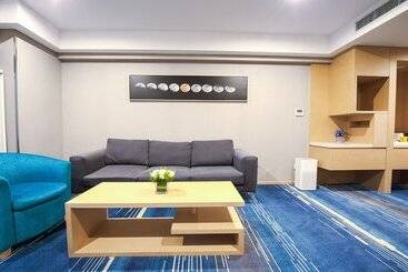 هتل Holiday Inn Express Chifeng Hongshan By Ihg