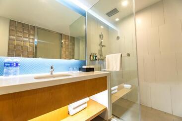 هتل Holiday Inn Express Daocheng Yading By Ihg