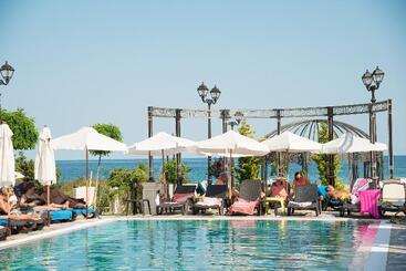 Marina Sands Bijou Boutique Hotel   All Inclusive