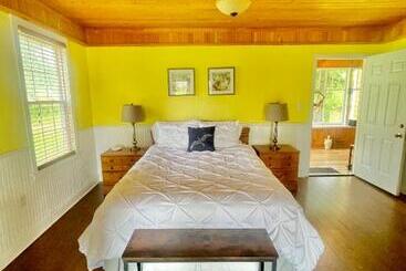 تختخواب و صبحانه Alma Shore Lane Suites & Cottages